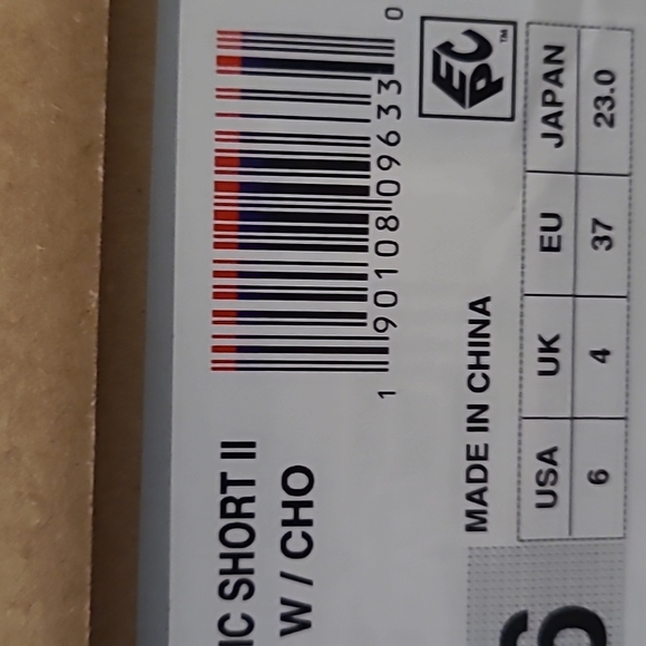 Brand new Uggs Classic Short II - Picture 7 of 7